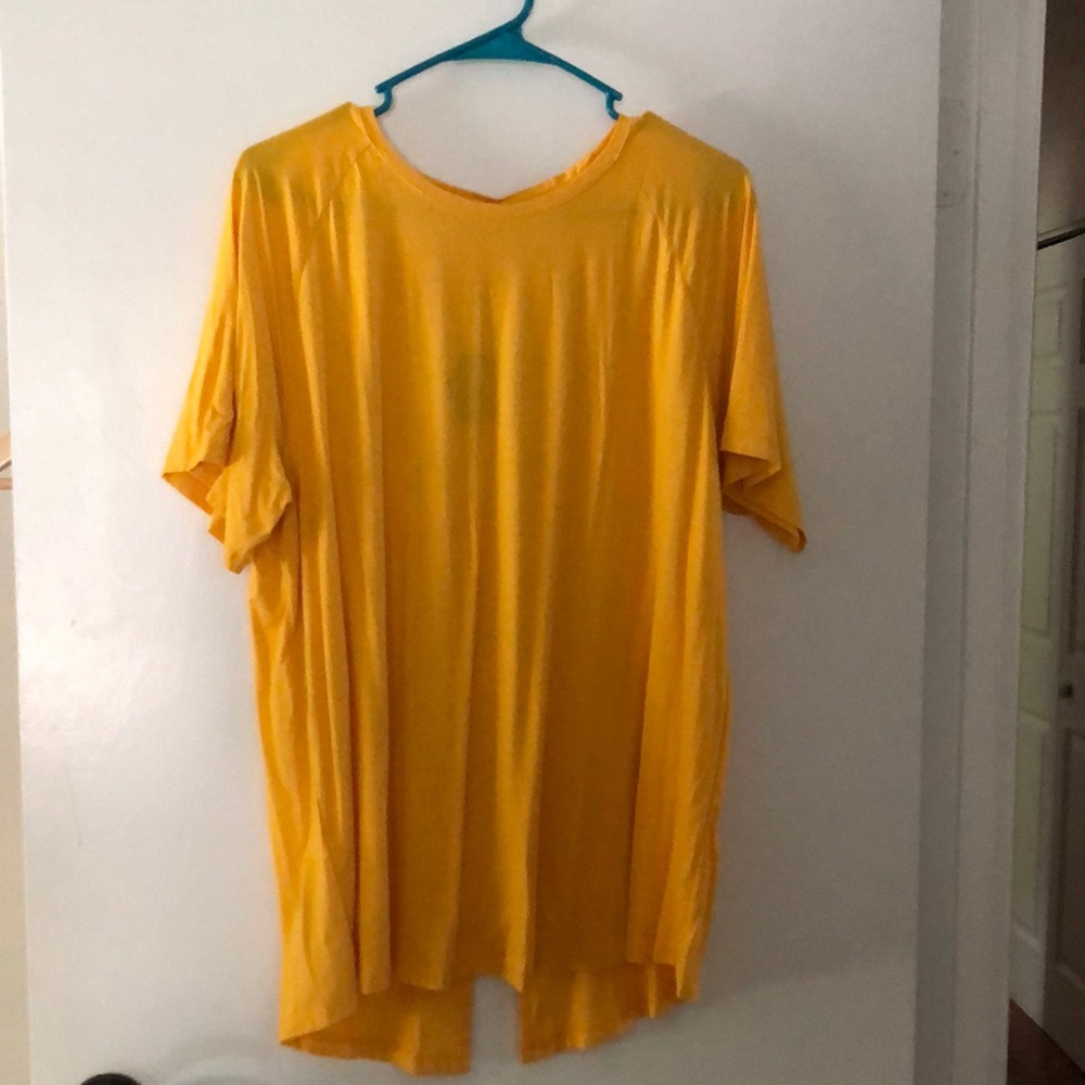 Modiv brand XXL yellow/gold shirt, keyhole cut outs in back NWT